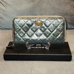 CHANEL IRIDESCENT SHIMMERY LAMBSKIN QUILTED CC ZIP LONG WALLET BOX & DUST CLOTH